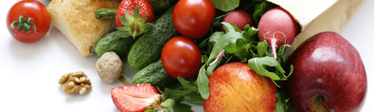 verduras frescas sobre uma mesa