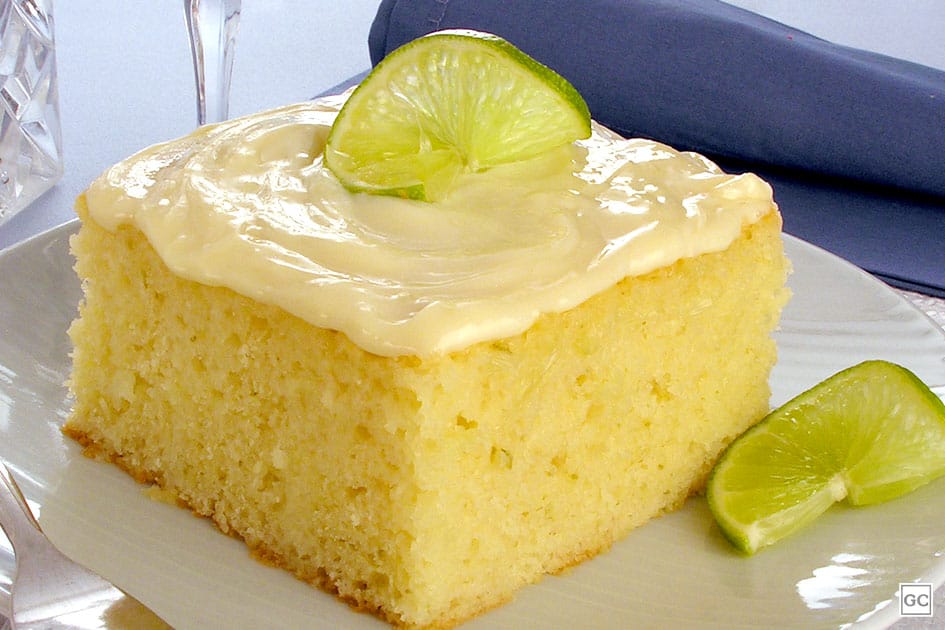 bolo de limão, com cobertura